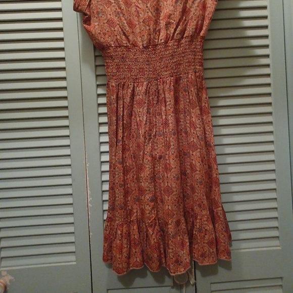 American Rag dress. 💯 Rayon (outer). 💯 polyester (lining). - Picture 4 of 6